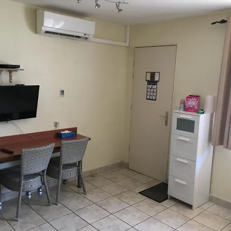 Studio Meuble 19 M2 Au Rdc Avec Wifi + Clim+Parking