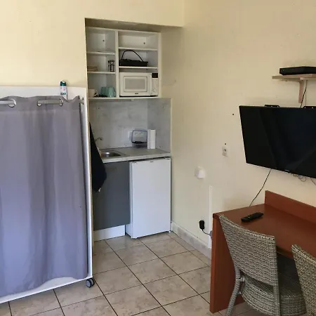 Studio Meuble 19 M2 Au Rdc Avec Wifi + Clim+Parking *